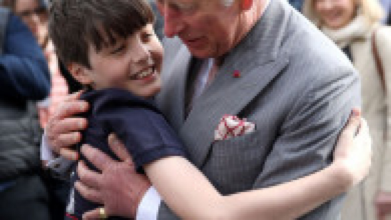 BUCHAREST, ROMANIA - MARCH 31: Prince Charles, Prince of Wales receives a hug from Valentin Blacker, son of William Blacker who is a local conservationist during a walking tour of the Old Town on the third day of his nine day European tour on March 31, 2017 in Bucharest, Romania. The Monuments Ambulance is a pilot restoration project supported by William Blacker. (Photo by Chris Jackson - WPA Pool/Getty Images) | Poza 2 din 8