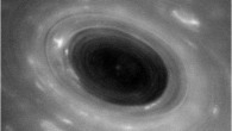 Imaginea nu a fost încă procesată de cercetătorii de la NASA. Aici este surprinsă atmosfera planetei Saturn de la cea mai mică distanță de până acum. Sursa: NASA/JPL-Caltech/Space Science Institute | Poza 3 din 3