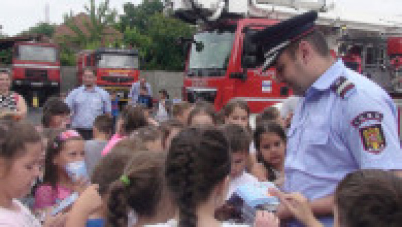 vizita copii pompieri (2) | Poza 2 din 2