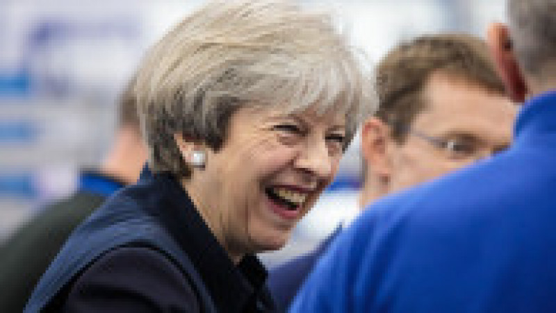 WOLVERHAMPTON, ENGLAND - MAY 06: British Prime Minister Theresa May shares a laugh with a worker as she tours the UTC Aerospace Systems factory during a campaign visit on May 6, 2017 in Wolverhampton, England. Campaigning is underway ahead of the June 8th general election. Former John Lewis boss Andy Street was yesterday elected West Midlands metro mayor for the Conservatives as the party gained over 500 seats in local elections. (Photo by Jack Taylor/Getty Images) | Poza 10 din 12
