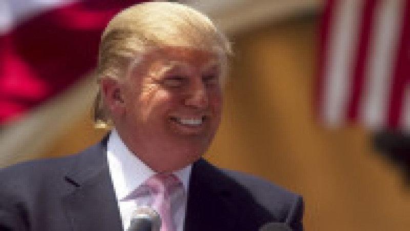 BOCA RATON, FL - APRIL 16: Billionaire Donald Trump laughs while speaking to a crowd at the 2011 Palm Beach County Tax Day Tea Party on April 16, 2011 at Sanborn Square in Boca Raton, Florida. Trump is considering a bid for the 2012 presidency and is expected to announce his running in the coming weeks. (Photo by John W. Adkisson/Getty Images) | Poza 9 din 12