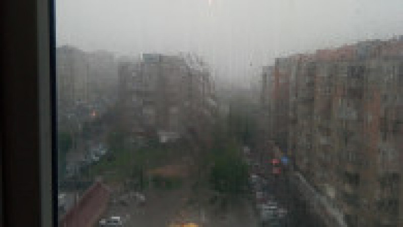ploaie bloc Ciheiului Oradea (10) | Poza 5 din 9