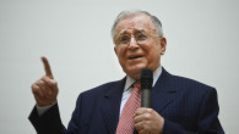 Ion Iliescu tine un discurs in timpul lansarii volumului "Destinul unui om de stânga. Amintiri", scris de fostul presedinte al României, in aula Bibliotecii Centrale Universitare "Carol I", in Bucuresti, luni, 13 octombrie 2014. OCTAV GANEA / MEDIAFAX FOTO | Poza 16 din 22