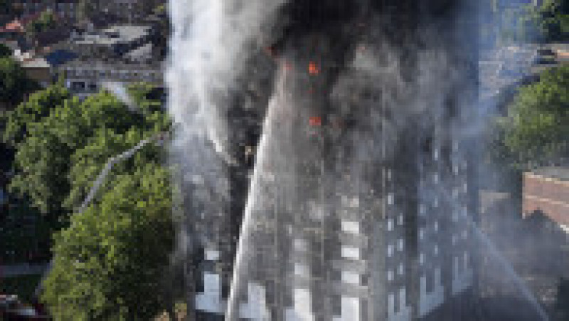 LONDON, ENGLAND - JUNE 14: Fire fighters tackle the building after a huge fire engulfed the 24 story Grenfell Tower in Latimer Road, West London in the early hours of this morning on June 14, 2017 in London, England. The Mayor of London, Sadiq Khan, has declared the fire a major incident as more than 200 firefighters are still tackling the blaze, while at least 50 people are receiving hospital treatment. (Photo by Leon Neal/Getty Images) | Poza 3 din 13