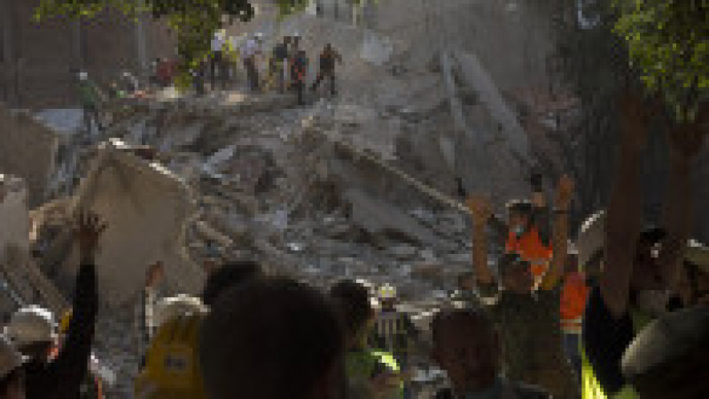 Earthquake Strikes Mexico City | Poza 4 din 21