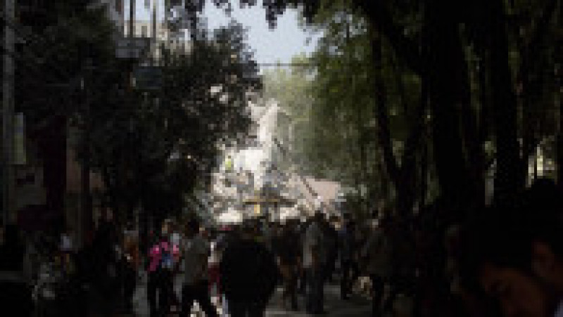 Earthquake Strikes Mexico City | Poza 16 din 21