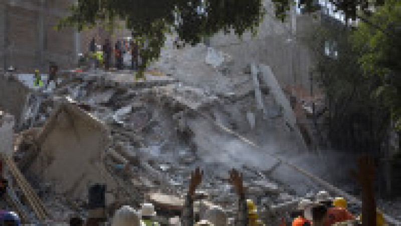 Earthquake Strikes Mexico City | Poza 8 din 21