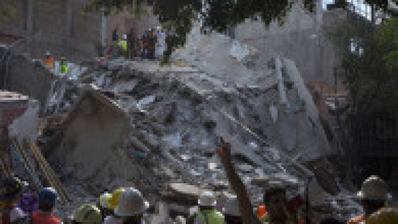 Earthquake Strikes Mexico City | Poza 18 din 21