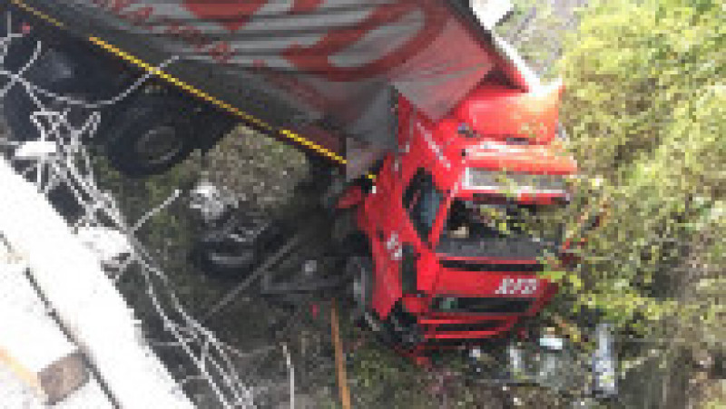 accident DN72, calea ferata Targoviste - Ploiesti 2 241017 | Poza 2 din 4