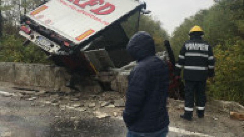 accident DN72, calea ferata Targoviste - Ploiesti 1 241017 | Poza 1 din 4