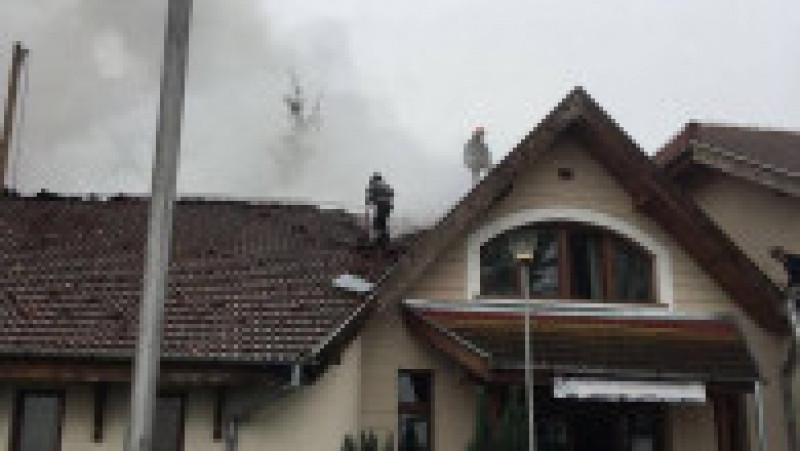 incendiu sediul Adm Parc Natural Apuseni Sudrigiu 151117 (6) | Poza 6 din 6
