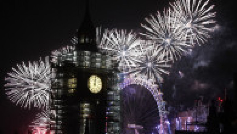 Thousands Gather In London To Ring In 2018 With Firework Celebrations | Poza 4 din 14