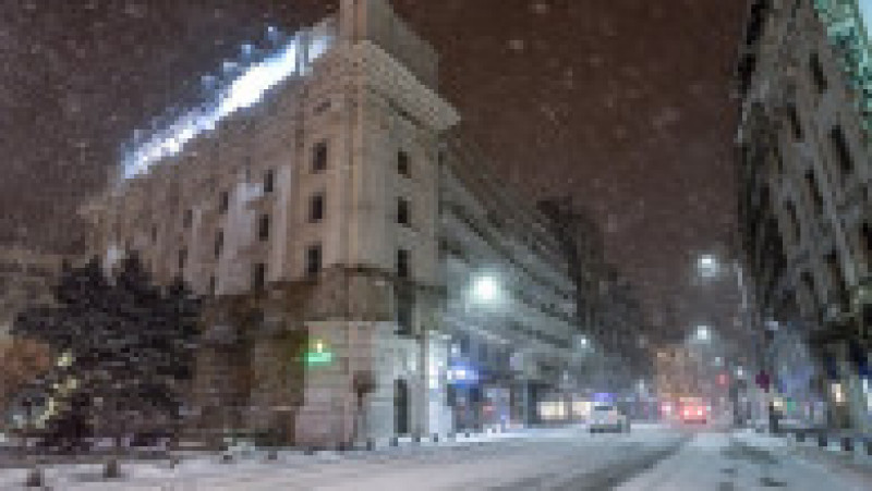 iarna bucuresti noaptea ninge - eduard gutescu | Poza 7 din 16