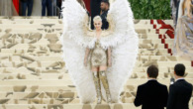 Heavenly Bodies: Fashion & The Catholic Imagination Costume Institute Gala - Outside Arrivals | Poza 1 din 12