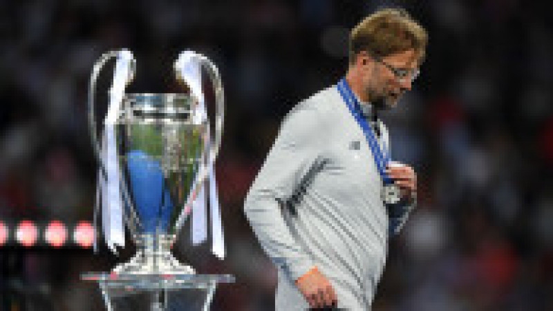 KIEV, UKRAINE - MAY 26: Jurgen Klopp, Manager of Liverpool walks past the UEFA Champions League trophy following the UEFA Champions League Final between Real Madrid and Liverpool at NSC Olimpiyskiy Stadium on May 26, 2018 in Kiev, Ukraine. (Photo by Shaun Botterill/Getty Images) | Poza 35 din 37