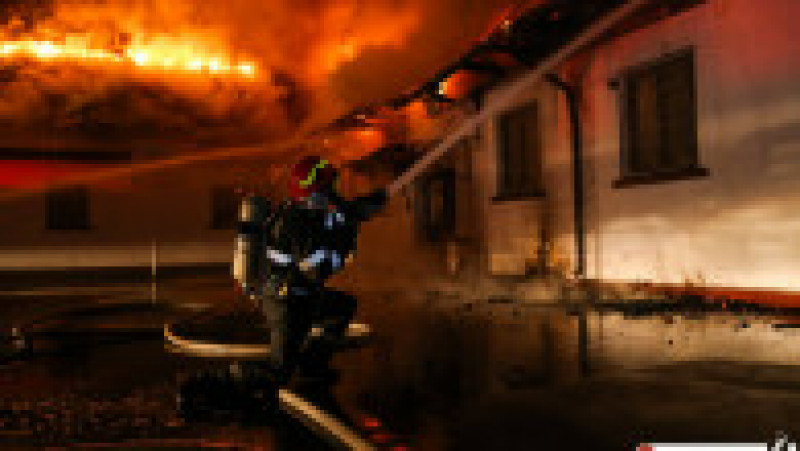incendiu scoala 124 bucuresti_isu bucuresti ilfov (3) | Poza 3 din 14