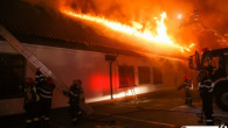 incendiu scoala 124 bucuresti_isu bucuresti ilfov (14) | Poza 14 din 14