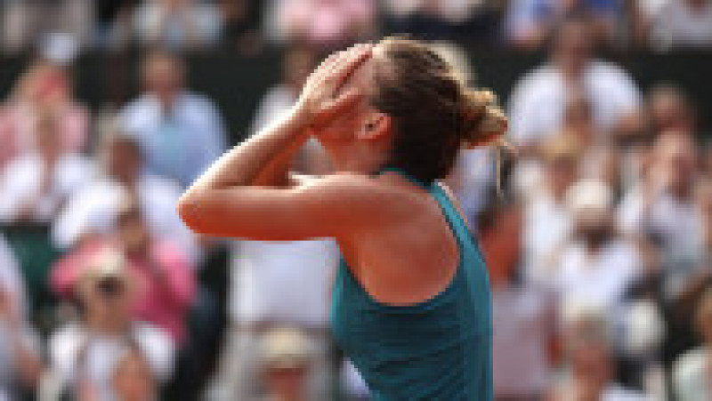 PARIS, FRANCE - JUNE 09: Simona Halep of Romania celebrates victory following the ladies singles final against Sloane Stephens of The United States during day fourteen of the 2018 French Open at Roland Garros on June 9, 2018 in Paris, France. (Photo by Matthew Stockman/Getty Images) | Poza 23 din 42