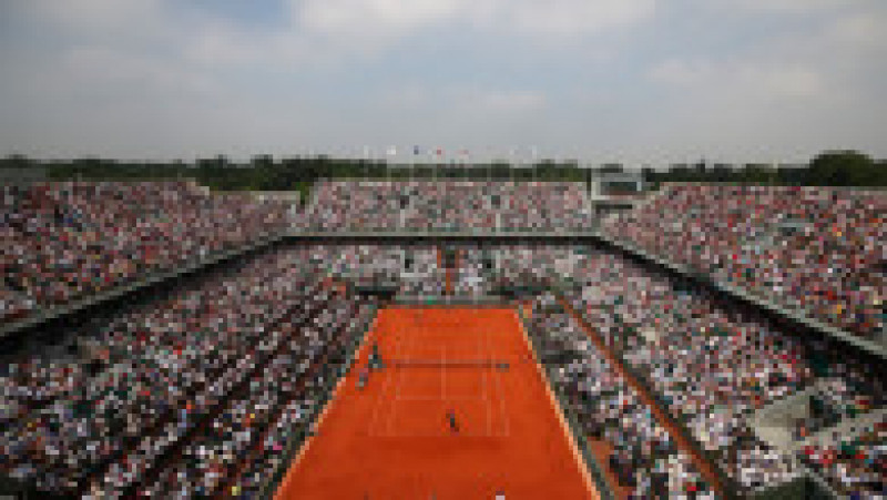 PARIS, FRANCE - JUNE 09: A general view inside Court Philippe Chatrier during the ladies singles final between Sloane Stephens of The United States and Simona Halep of Romania during day fourteen of the 2018 French Open at Roland Garros on June 9, 2018 in Paris, France. (Photo by Clive Brunskill/Getty Images) | Poza 2 din 42