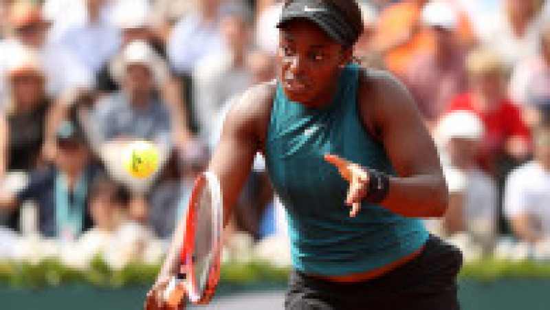 PARIS, FRANCE - JUNE 09: Sloane Stephens of The United States plays a backhand during the ladies singles final against Simona Halep of Romania during day fourteen of the 2018 French Open at Roland Garros on June 9, 2018 in Paris, France. (Photo by Matthew Stockman/Getty Images) | Poza 9 din 42