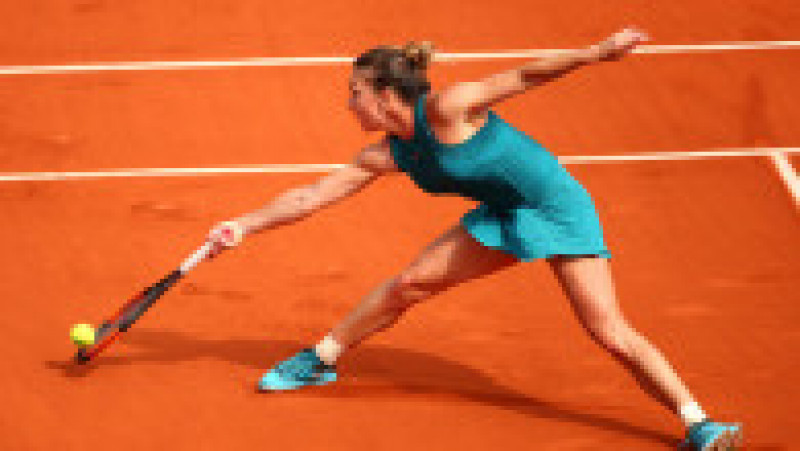 PARIS, FRANCE - JUNE 09: Simona Halep of Romania volleys during the ladies singles final against Sloane Stephens of The United States during day fourteen of the 2018 French Open at Roland Garros on June 9, 2018 in Paris, France. (Photo by Clive Brunskill/Getty Images) | Poza 5 din 42