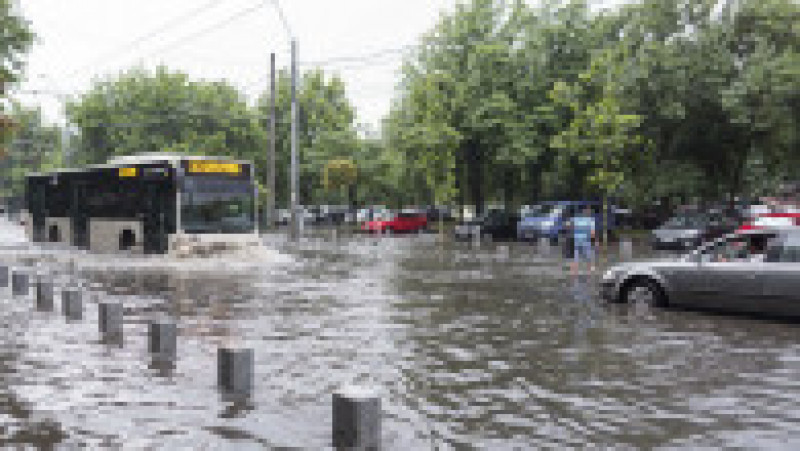 Bulevardul Tineretului inundat in urma ploilor, Bucuresti, Joi, 21 Iunie 2018. Inquam Photos / | Poza 4 din 5