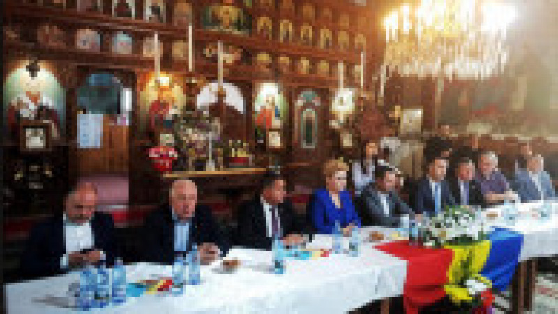 politicieni preoti biserica_campina tv (1) | Poza 2 din 4