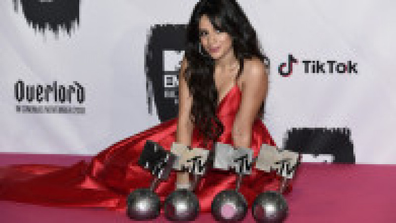 BILBAO, SPAIN - NOVEMBER 04: Camila Cabello poses with her awards for Best Song, Best Video, Best Artist and Best US Act in the Winners room during the MTV EMAs 2018 on November 4, 2018 in Bilbao, Spain. (Photo by Carlos Alvarez/Getty Images for MTV) | Poza 2 din 12