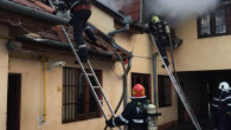 incendiu centru plasamenty (6) | Poza 9 din 12