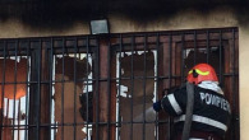 incendiu centru plasamenty (5) | Poza 8 din 12