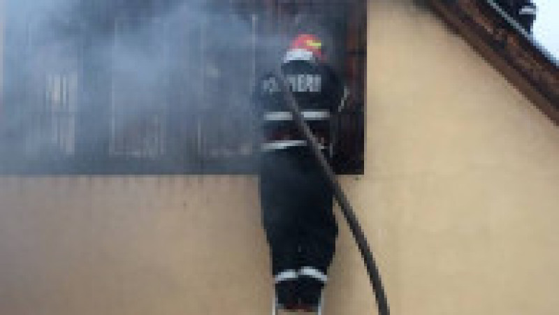 incendiu centru plasamenty (3) | Poza 6 din 12