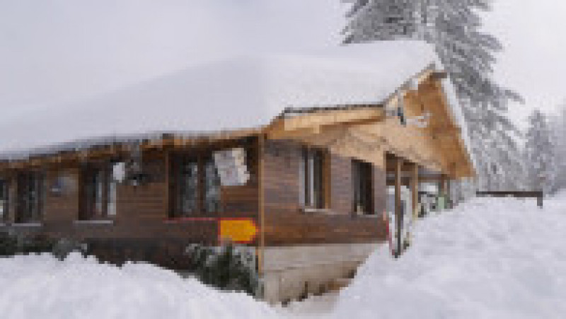 cabana la stana de vale iarna zapada | Poza 31 din 34