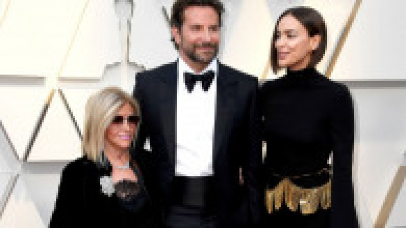 HOLLYWOOD, CALIFORNIA - FEBRUARY 24: (L-R) Gloria Campano, Bradley Cooper and Irina Shayk attends the 91st Annual Academy Awards at Hollywood and Highland on February 24, 2019 in Hollywood, California. (Photo by Frazer Harrison/Getty Images) | Poza 13 din 22