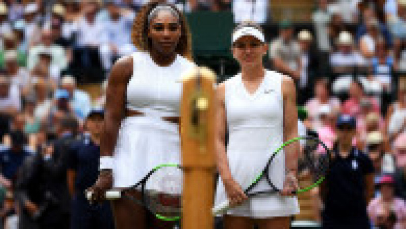 LONDON, ENGLAND - JULY 13: Serena Williams of The United States and Simona Halep of Romania pose for a photo prior to their Ladies