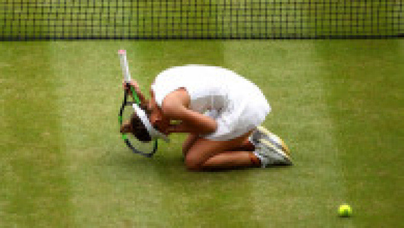 Simona Halep, copleșită de emoția câștigării primului titlu la Wimbledon, primul și din istoria tenisului românesc Foto: Guliver/Getty Images | Poza 7 din 30