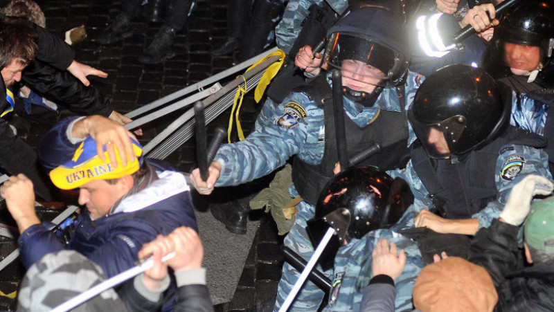 Proteste violente Kiev Ucraina 25 noiembrie 2013 1 -AFP Mediafax Foto-GENIA SAVILOV
