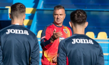 &bdquo;Să răm&acirc;nă acasă&rdquo;. Mesajul lui Rădoi pentru Daniel Pancu, selecționerul U21 care va fi suspendat la primele meciuri de la EURO