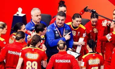 Moment incredibil la meciul de handbal al Rom&acirc;niei: jucătoarele &quot;i-au &icirc;nchis gura&quot; antrenorului Florentin Pera!