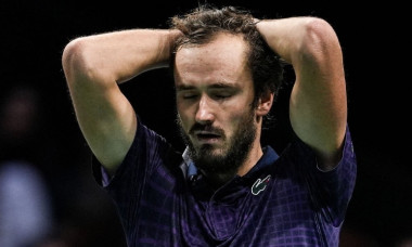 Final incredibil la Beijing! Daniil Medvedev, descalificat după ce a lovit un spectator &icirc;n ochi VIDEO
