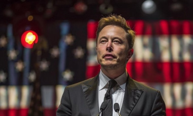 Elon Musk ar putea cumpăra un club uriaș din Anglia! Tatăl său a spus totul