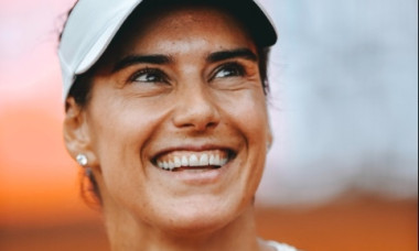 Victorie strălucită &icirc;n fața principalei favorite! Jucătoarea din Rom&acirc;nia e &icirc;n semifinală la Cleveland