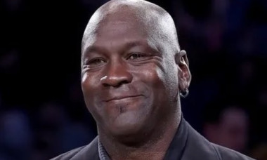 2.5 milioane de dolari: at&acirc;t a costat un cartonaș cu autograful lui Michael Jordan