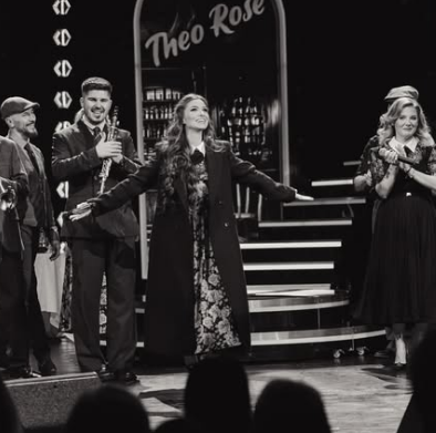 Theo Rose a trăit un moment copleșitor alături de sora ei la concert: „Doar frații sunt pentru totdeauna”