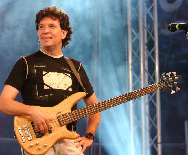 Veste tristă pentru fanii Holograf: s-a stins din viață basistul Iulian Mugurel Vrabete