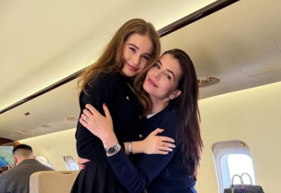 Irina Columbeanu a împlinit 19 ani! Cum a fost surprinsă alături de Monica Gabor în New York: gestul care a emoționat fanii