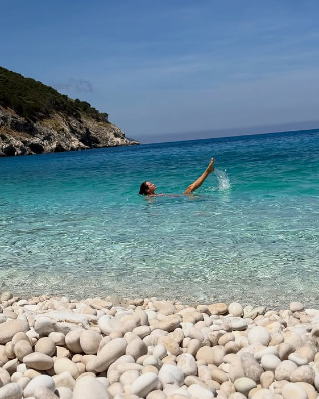 Raluka și-a cucerit fanii cu imagini spectaculoase din Kefalonia. În câte ore ajungi în paradisul grecesc