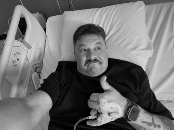 Mihai Bobonete, pe patul de spital după o operație la picior: „Îmi arde de operații...” Reacția actorului i-a amuzat pe fani